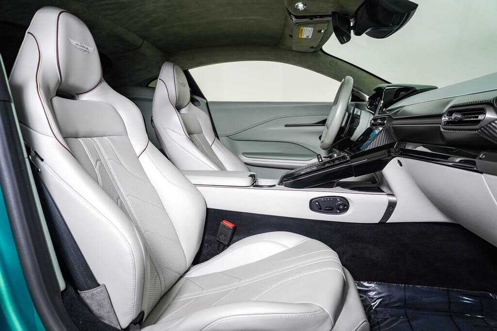 2025 Aston Martin Vantage Coupe RWD photo 18