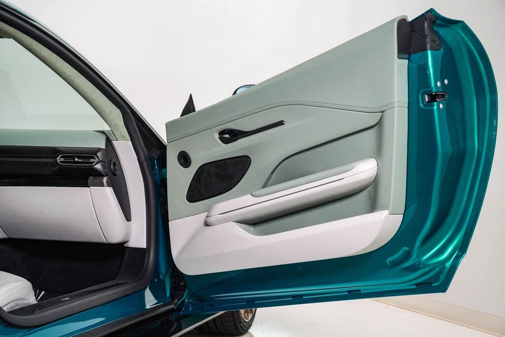2025 Aston Martin Vantage Coupe RWD photo 19