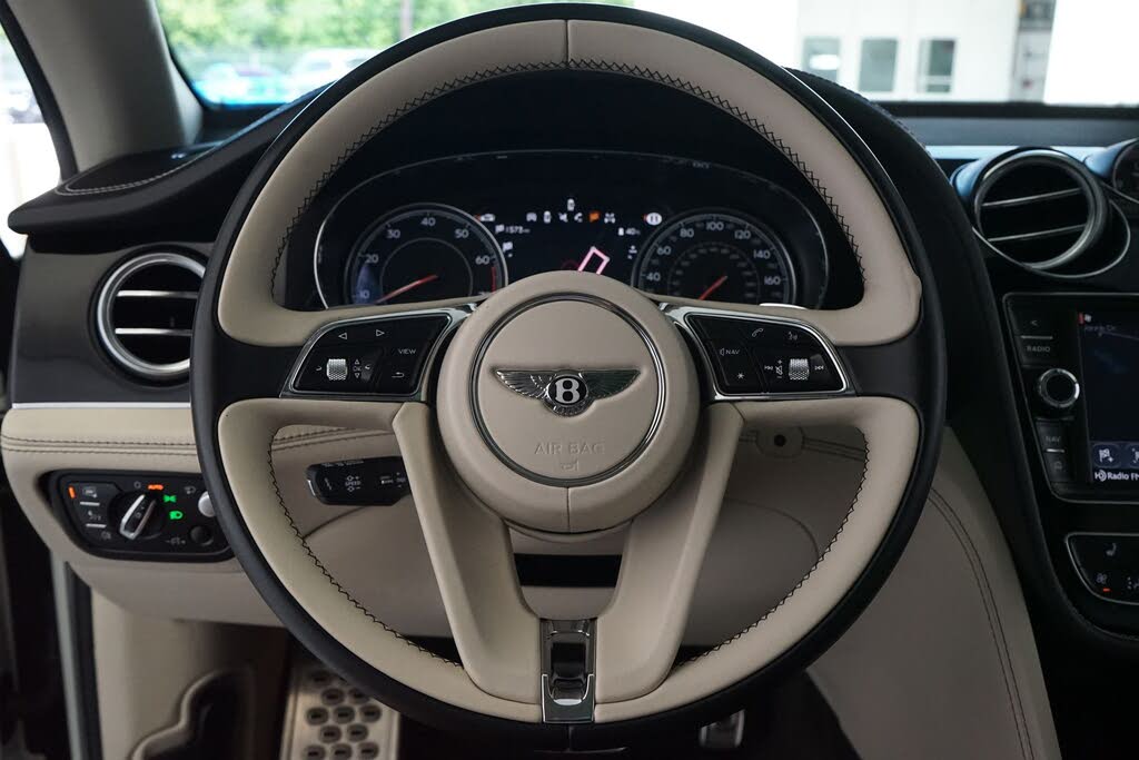 2017 Bentley Bentayga W12 AWD photo 11