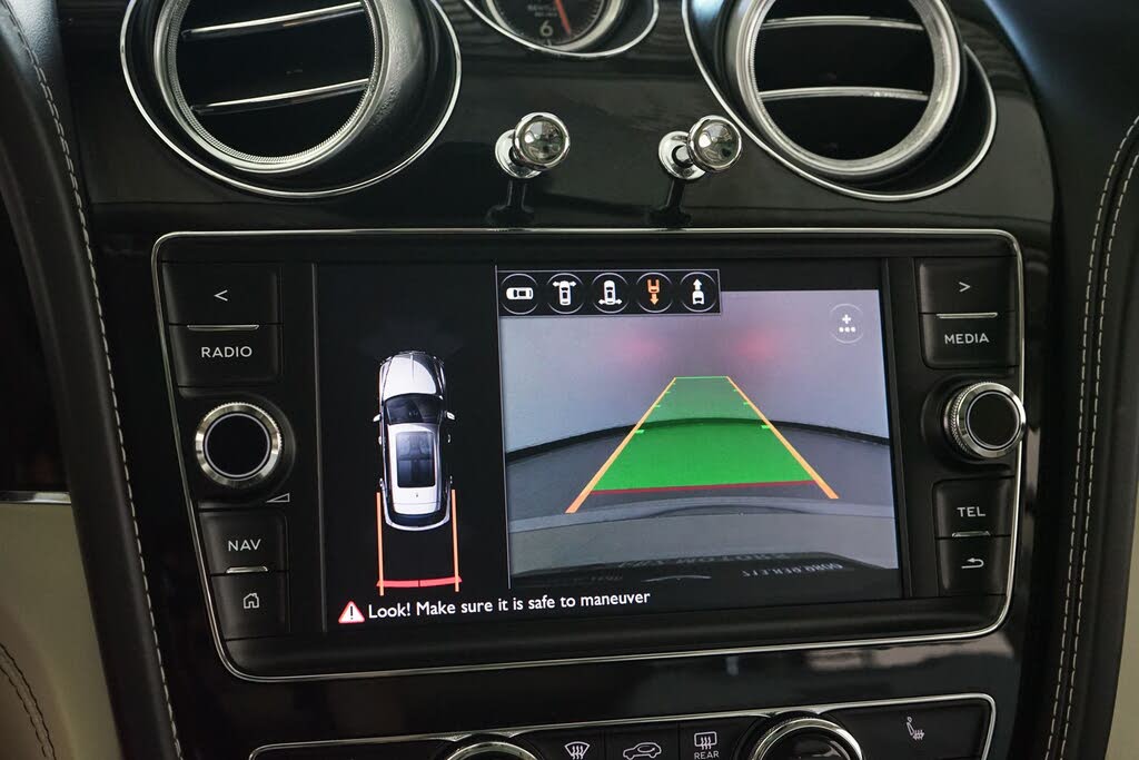 2017 Bentley Bentayga W12 AWD photo 16