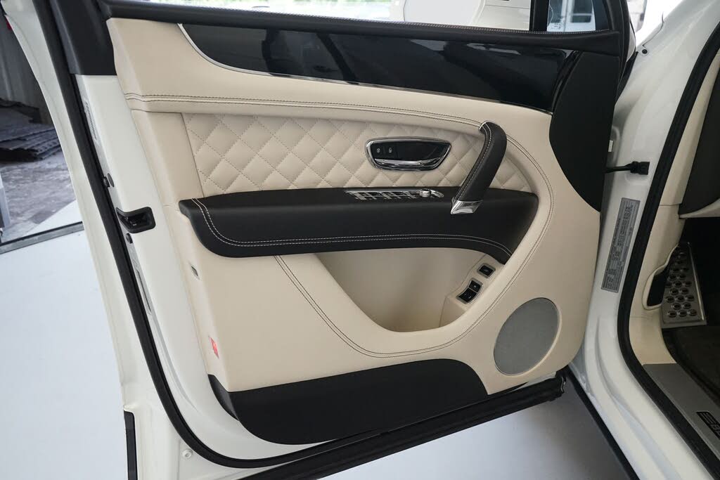 2017 Bentley Bentayga W12 AWD photo 24