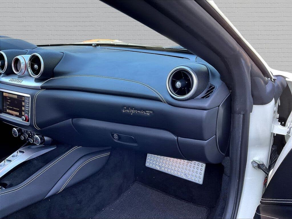 2016 Ferrari California T Roadster photo 19