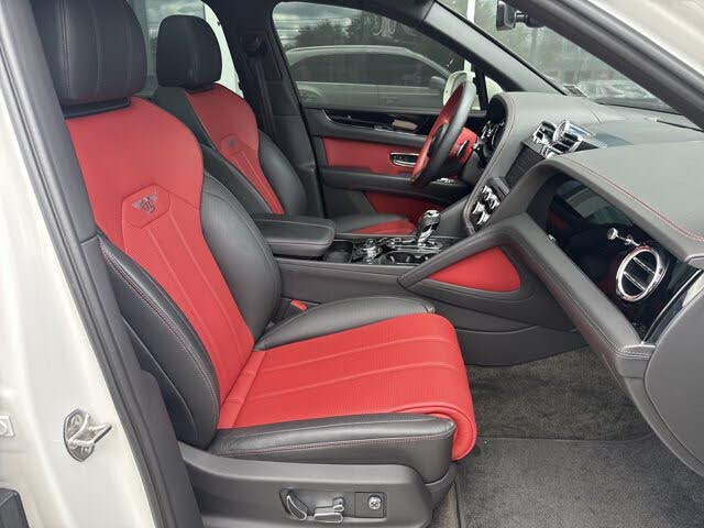 2022 Bentley Bentayga V8 AWD photo 2