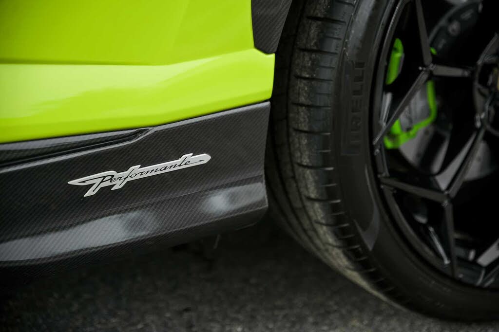 2024 Lamborghini Urus Performante AWD photo 16