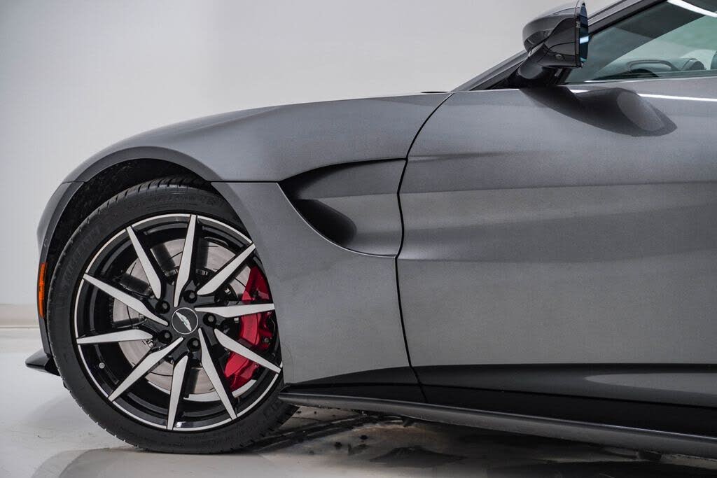 2019 Aston Martin Vantage RWD photo 14