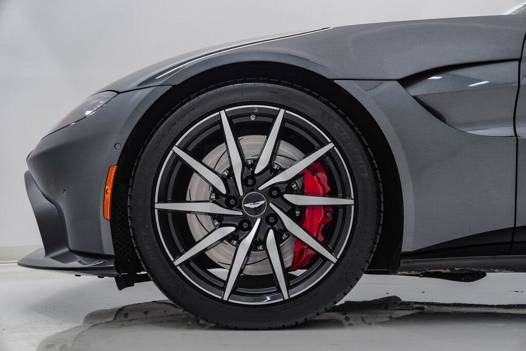 2019 Aston Martin Vantage RWD photo 15