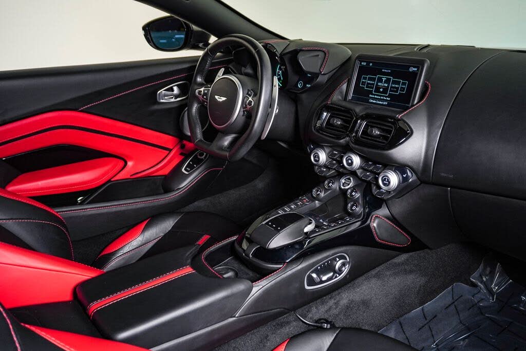 2019 Aston Martin Vantage RWD photo 16