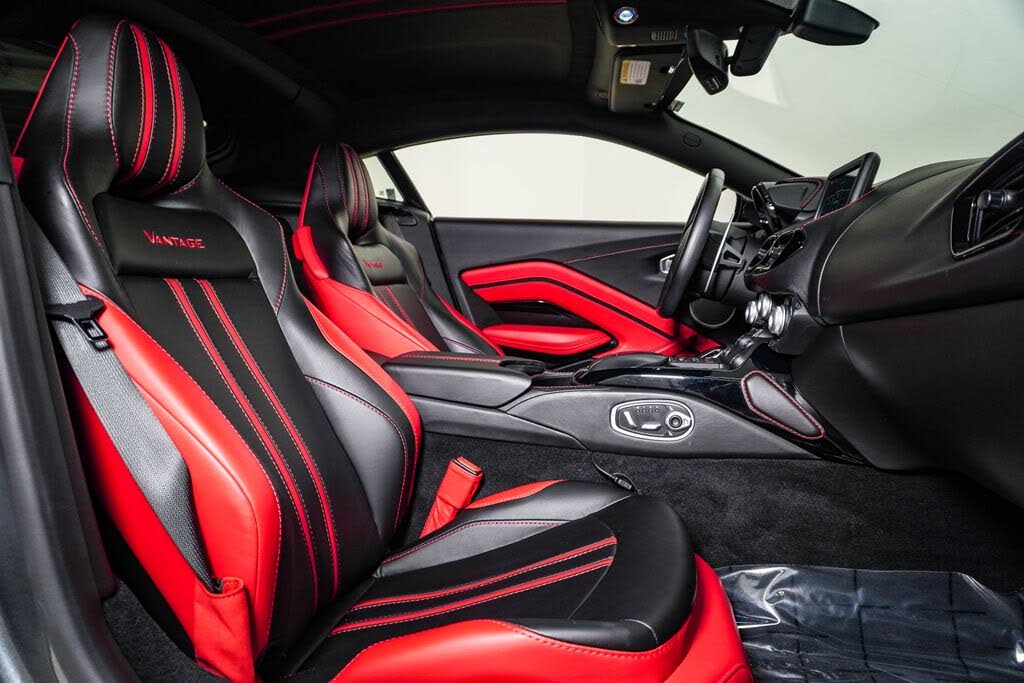 2019 Aston Martin Vantage RWD photo 18