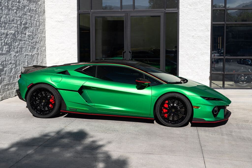 2026 Lamborghini Temerario AWD photo 15