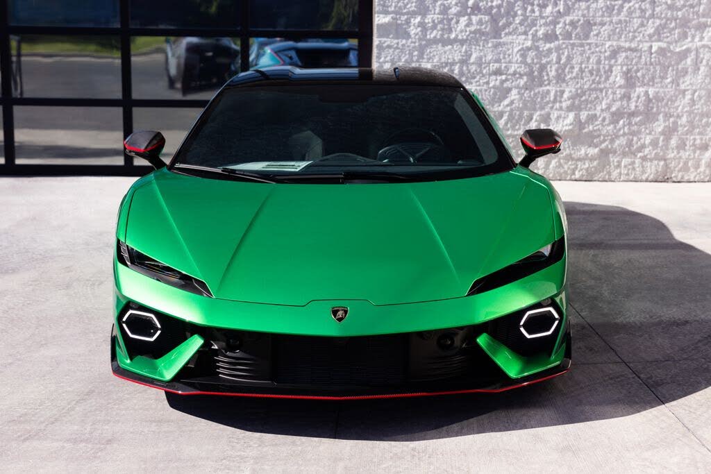 2026 Lamborghini Temerario AWD photo 4