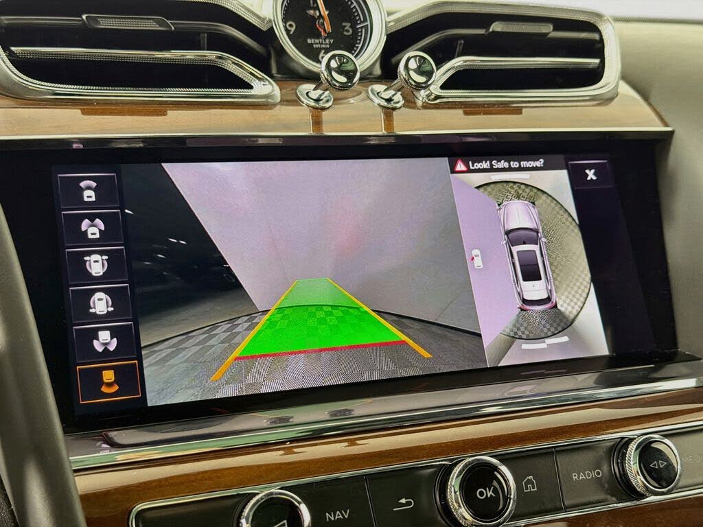 2023 Bentley Bentayga Azure V8 AWD photo 14