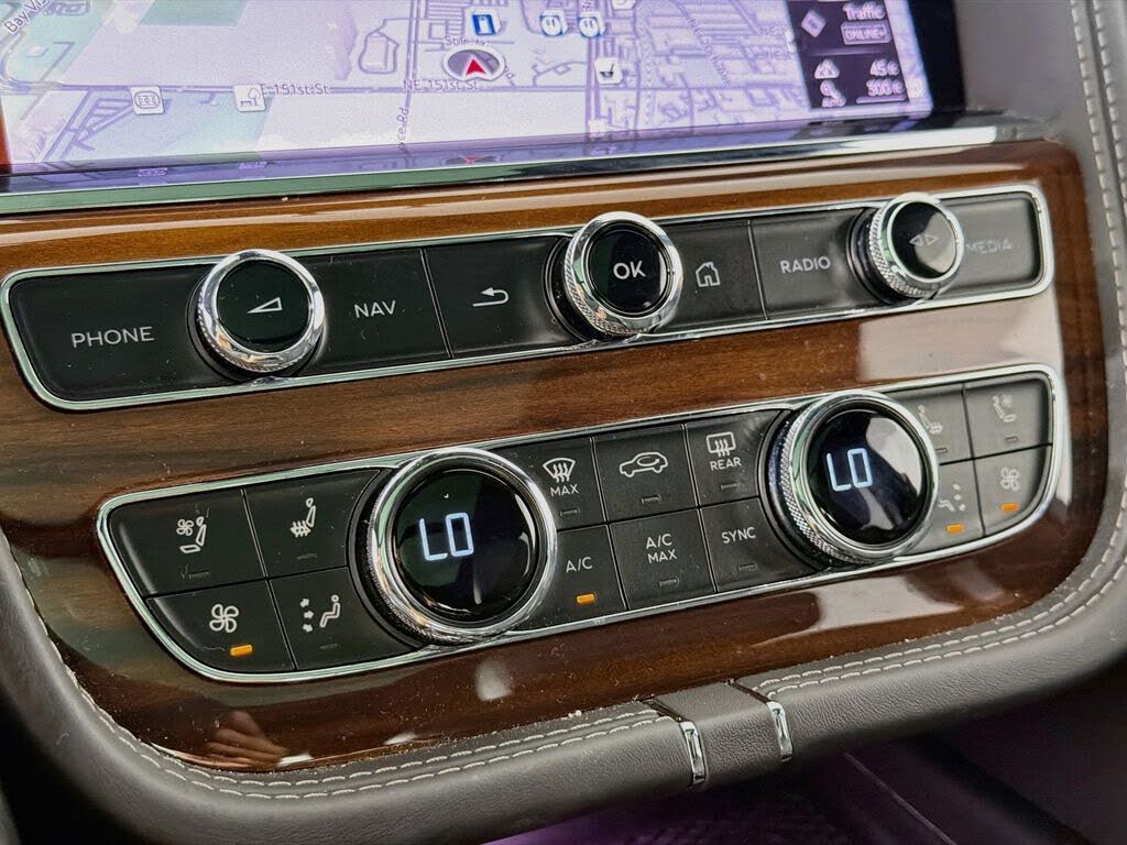 2023 Bentley Bentayga Azure V8 AWD photo 16