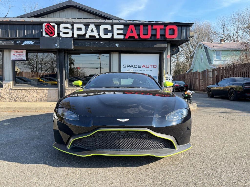 2020 Aston Martin Vantage RWD photo 2