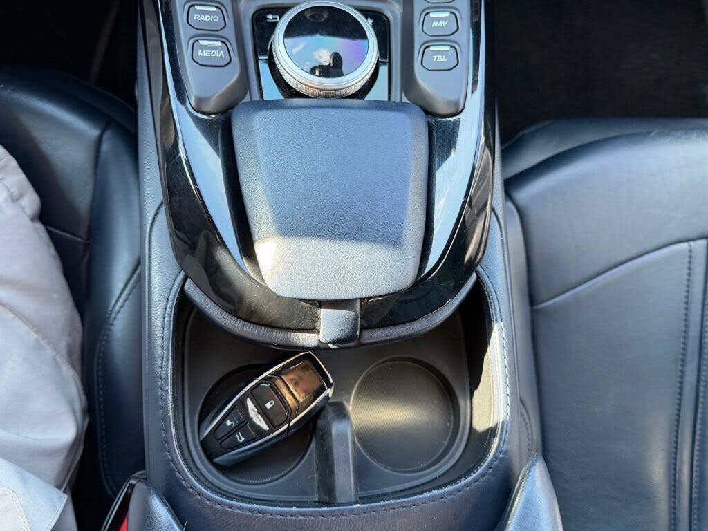 2020 Aston Martin Vantage RWD photo 21