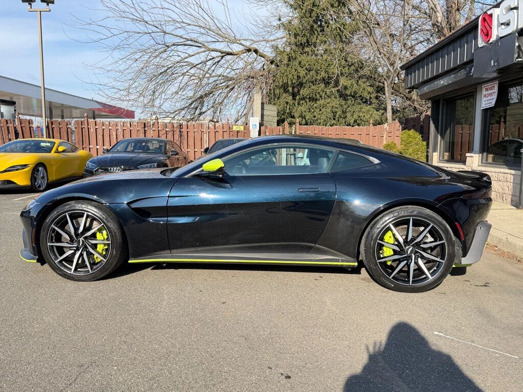 2020 Aston Martin Vantage RWD photo 9