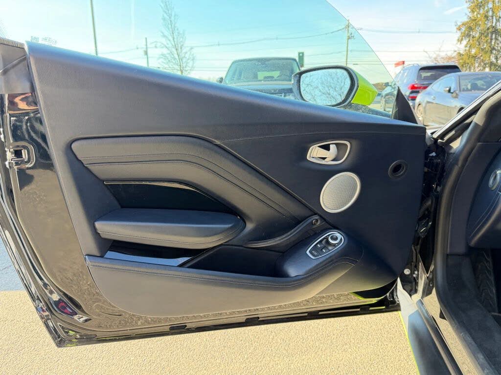 2020 Aston Martin Vantage RWD photo 10