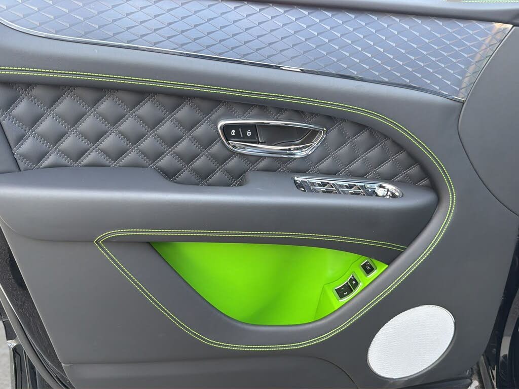 2025 Bentley Bentayga V8 AWD photo 12