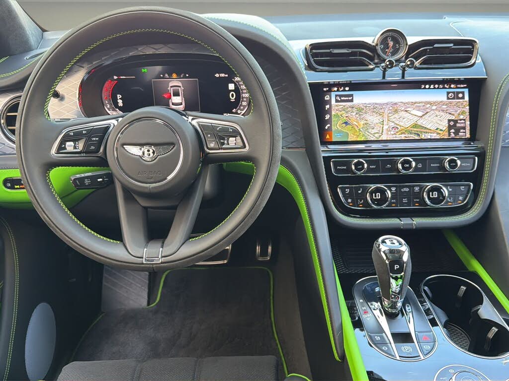 2025 Bentley Bentayga V8 AWD photo 16