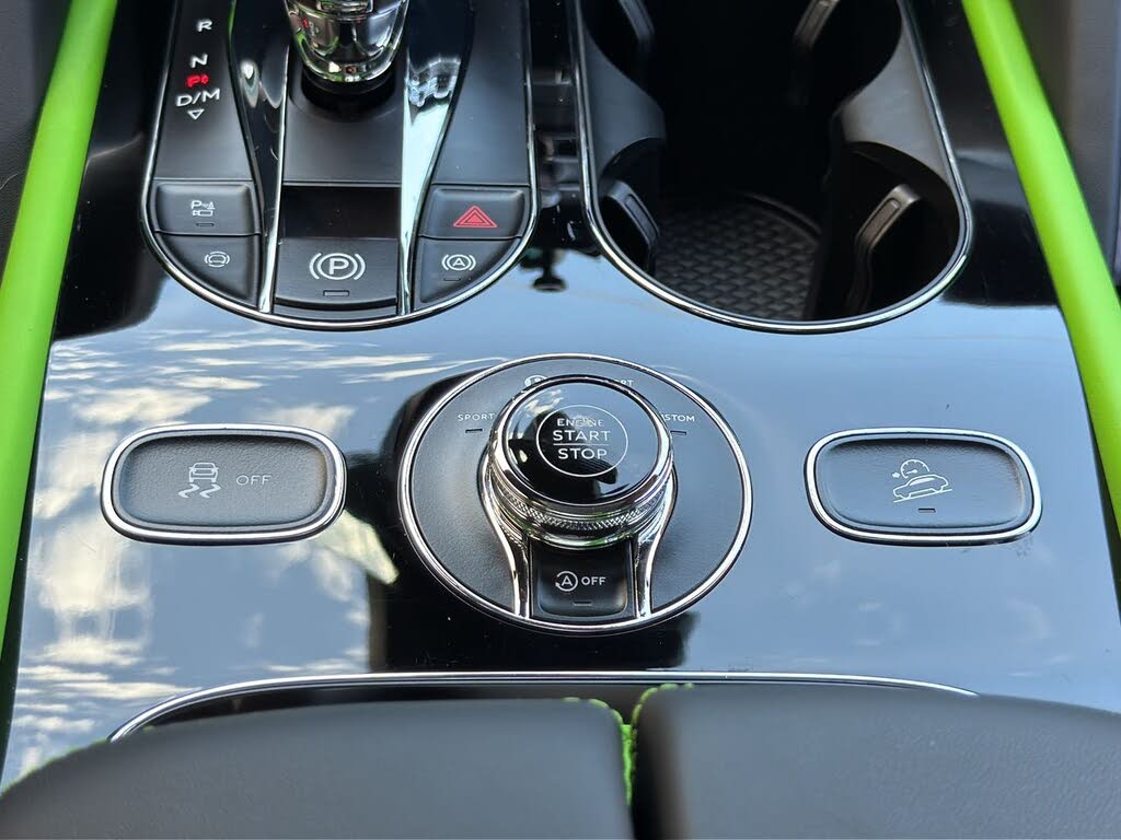 2025 Bentley Bentayga V8 AWD photo 18