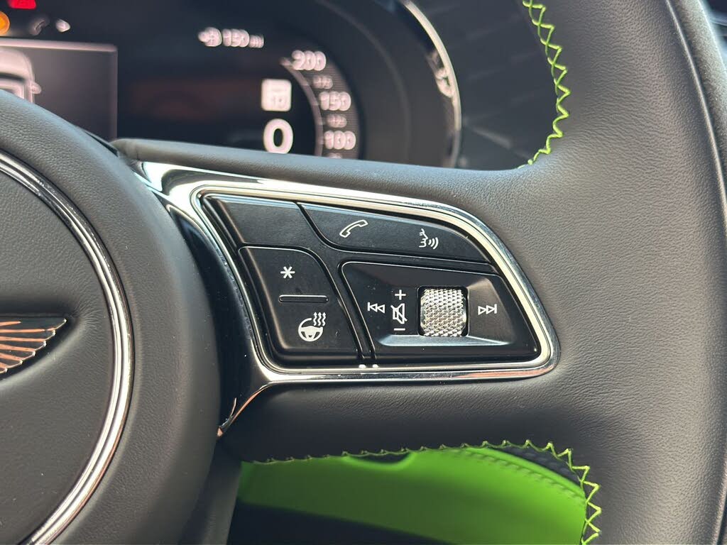 2025 Bentley Bentayga V8 AWD photo 24