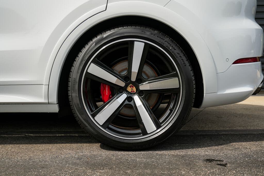 2026 Porsche Cayenne Coupe GTS AWD photo 11 of 24