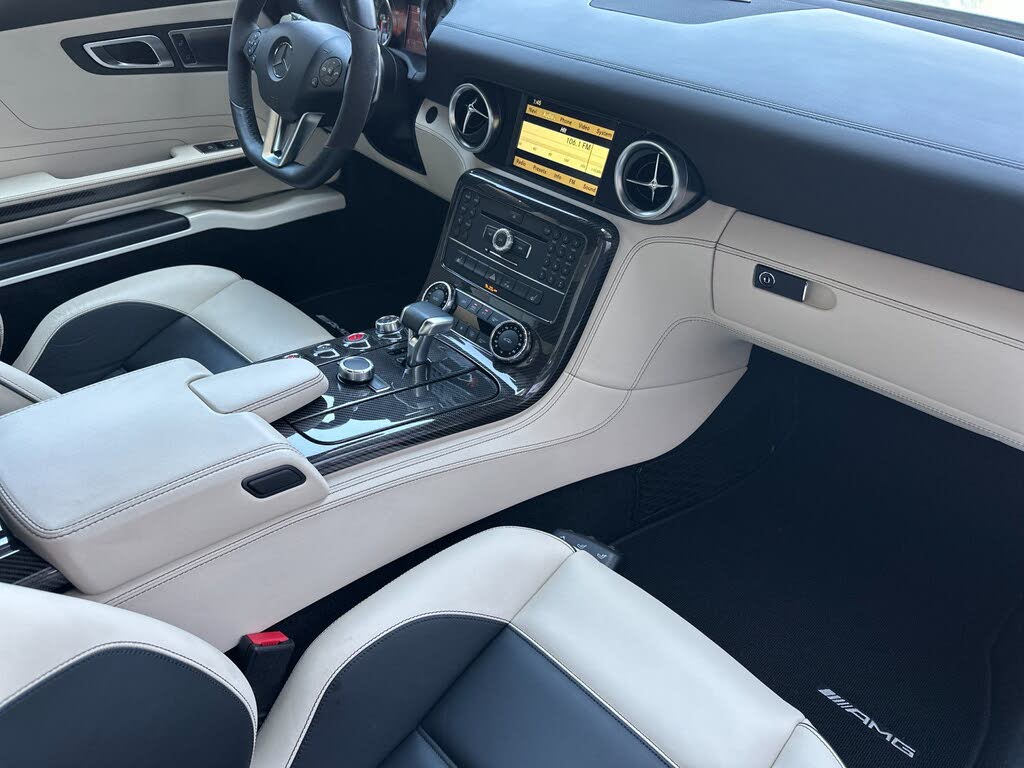 2011 Mercedes-Benz SLS AMG photo 16