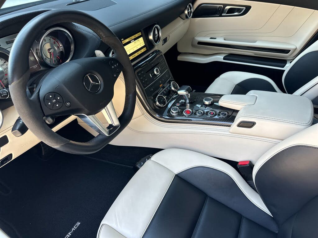 2011 Mercedes-Benz SLS AMG photo 4
