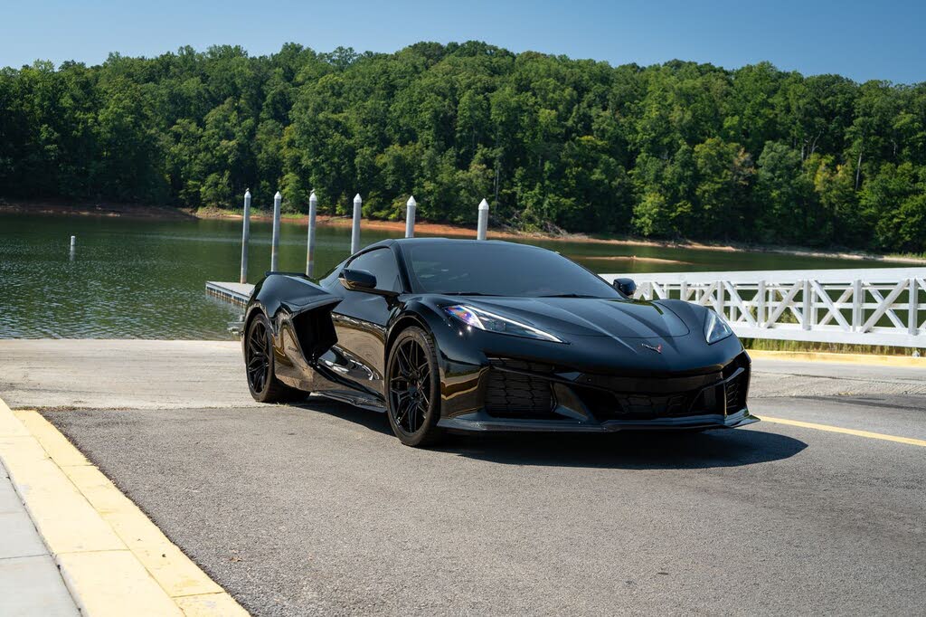 2023 Chevrolet Corvette Z06 3LZ Coupe RWD photo 3