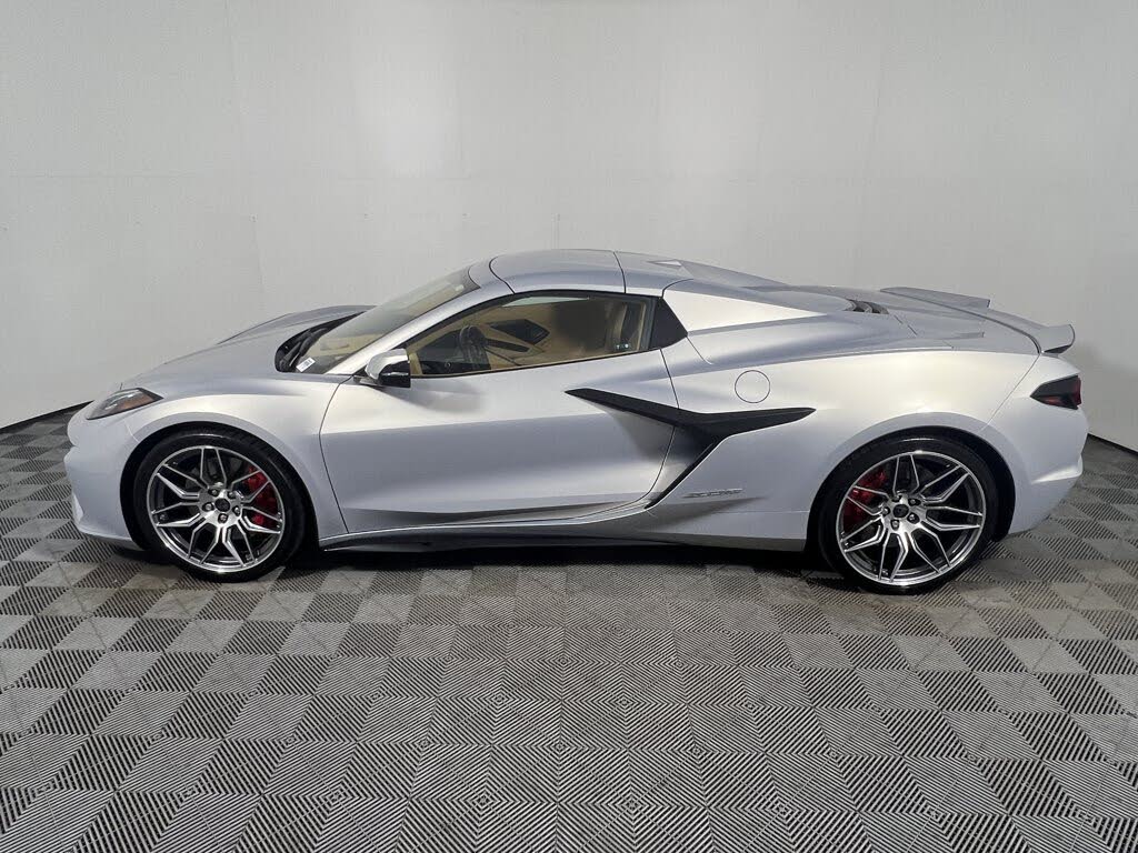 2023 Chevrolet Corvette Z06 3LZ Convertible RWD photo 2