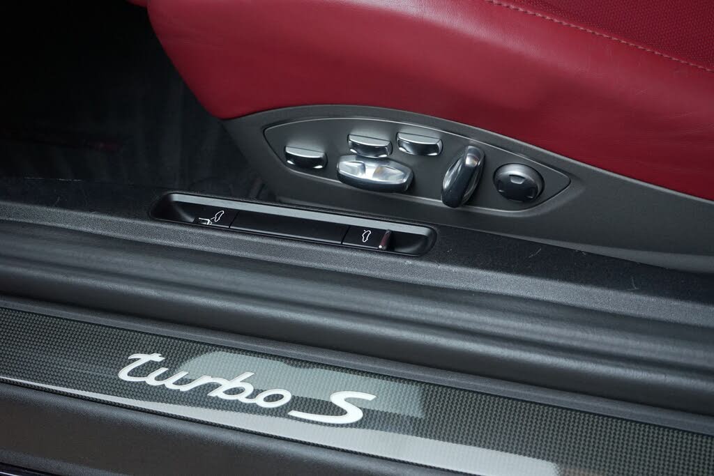 2016 Porsche 911 Turbo S Coupe AWD photo 18 of 24