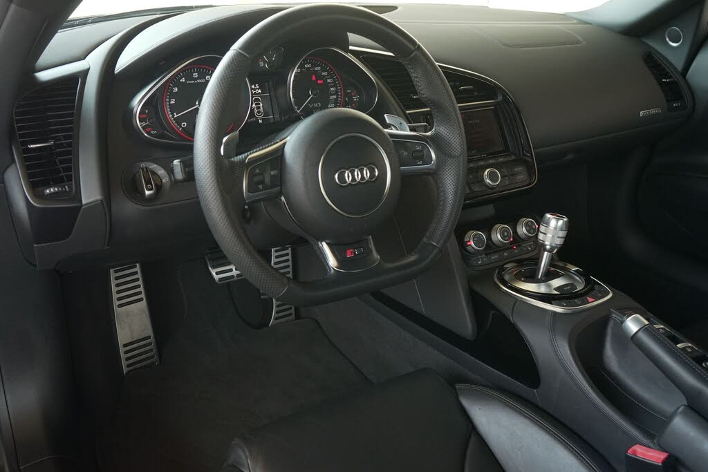 2015 Audi R8 quattro V10 Spyder AWD photo 2 of 21