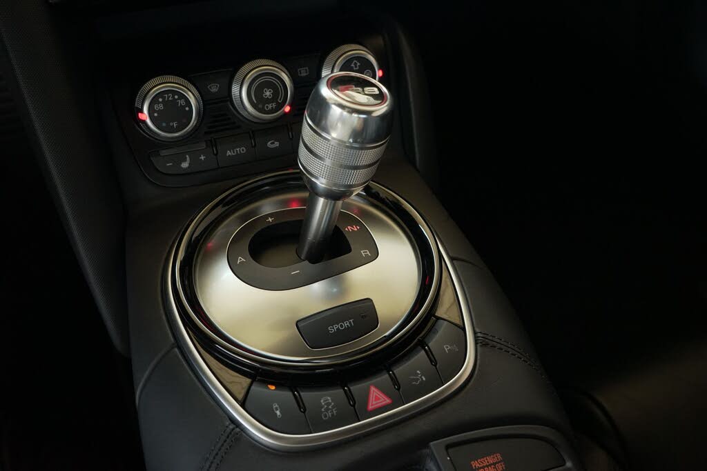 2015 Audi R8 quattro V10 Spyder AWD photo 11 of 21