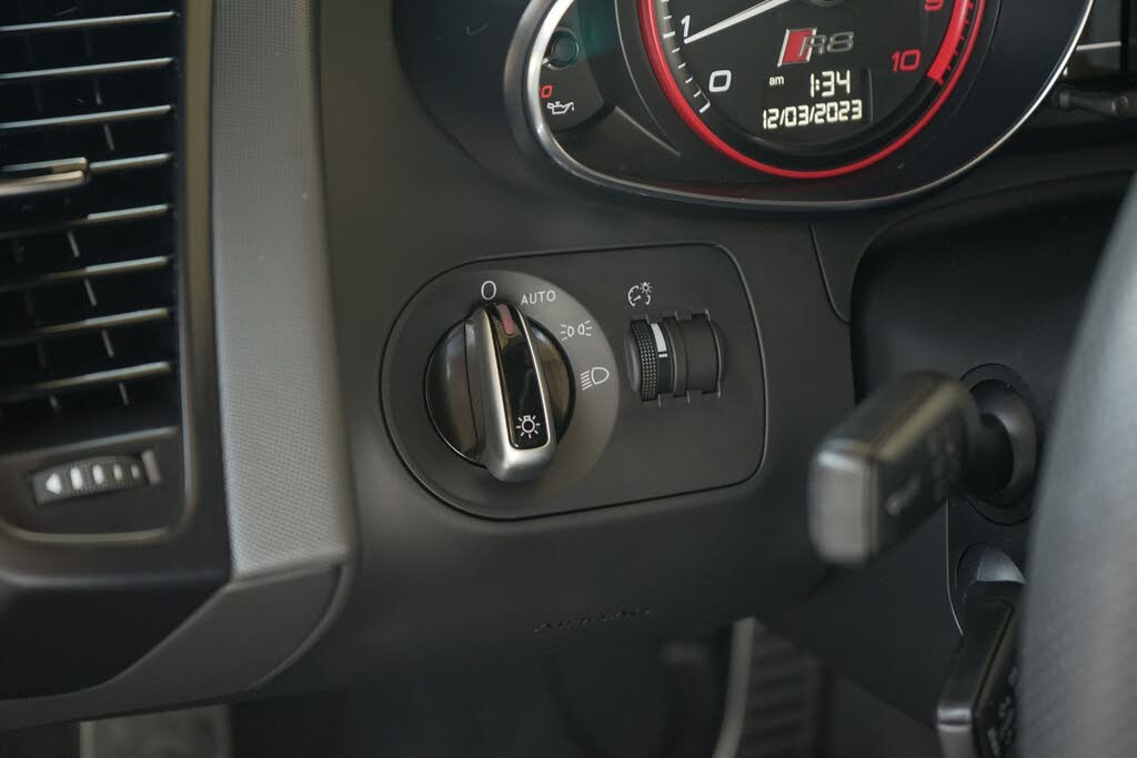 2015 Audi R8 quattro V10 Spyder AWD photo 17 of 21