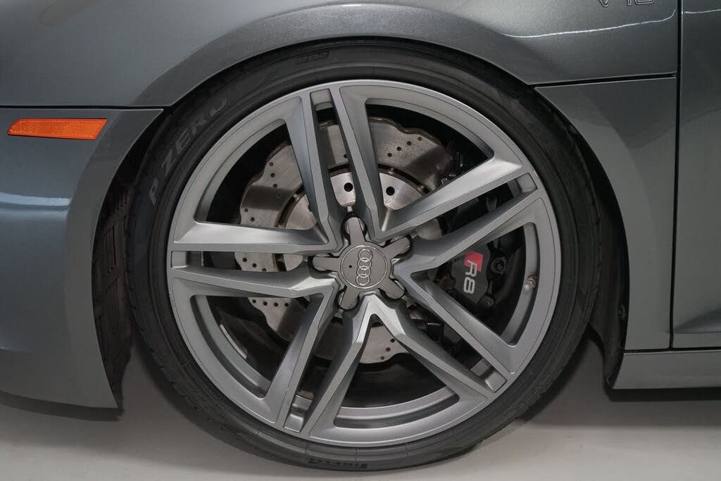 2015 Audi R8 quattro V10 Spyder AWD photo 20 of 21