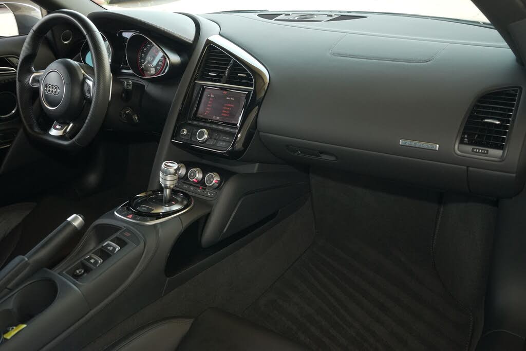 2015 Audi R8 quattro V10 Spyder AWD photo 5 of 21