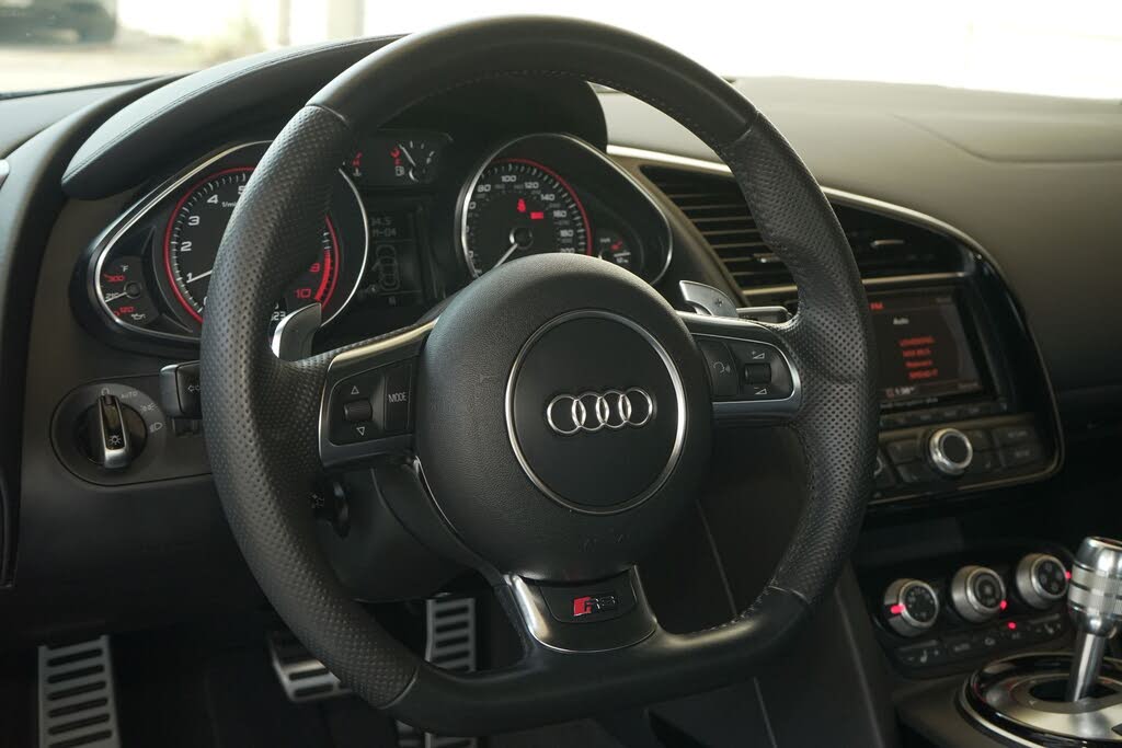 2015 Audi R8 quattro V10 Spyder AWD photo 6 of 21