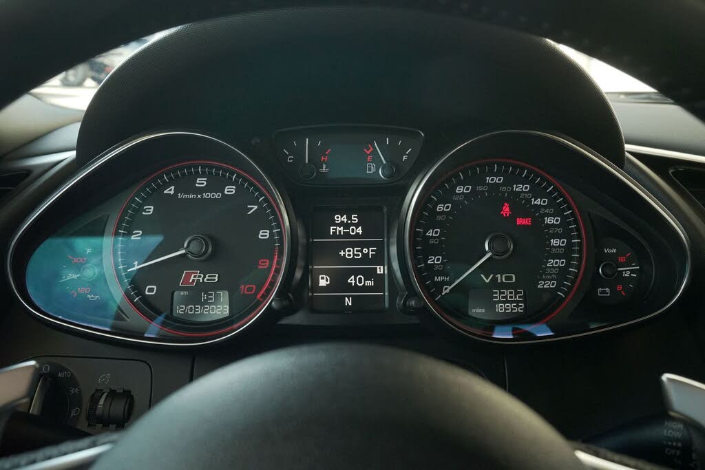2015 Audi R8 quattro V10 Spyder AWD photo 7 of 21