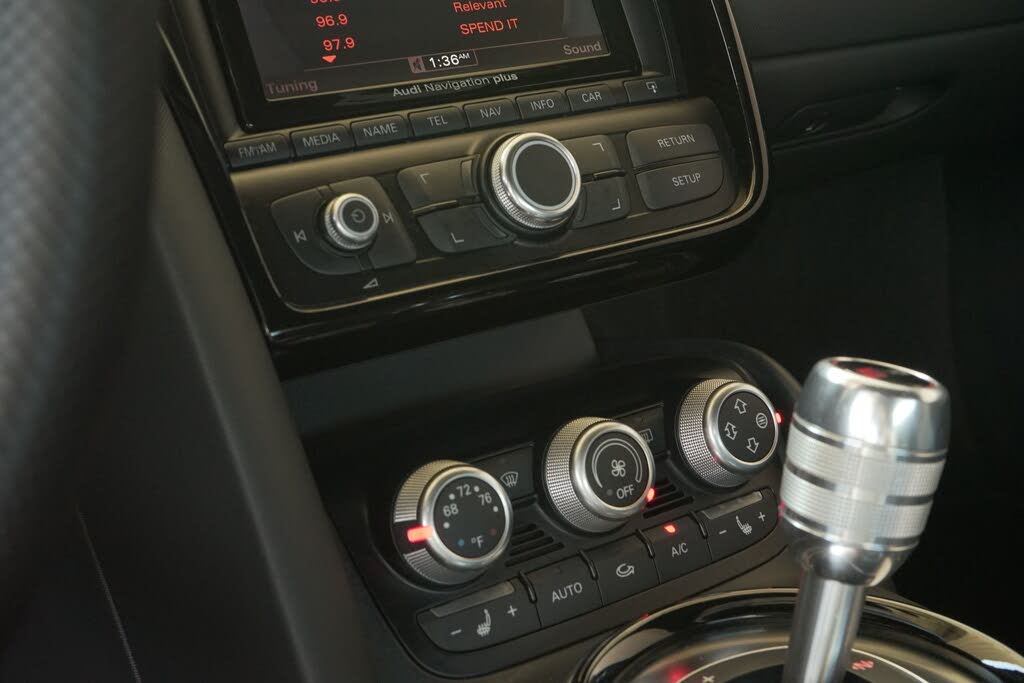 2015 Audi R8 quattro V10 Spyder AWD photo 10 of 21