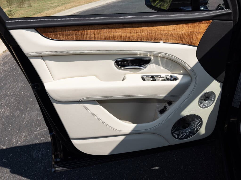 2025 Bentley Bentayga V8 AWD photo 23
