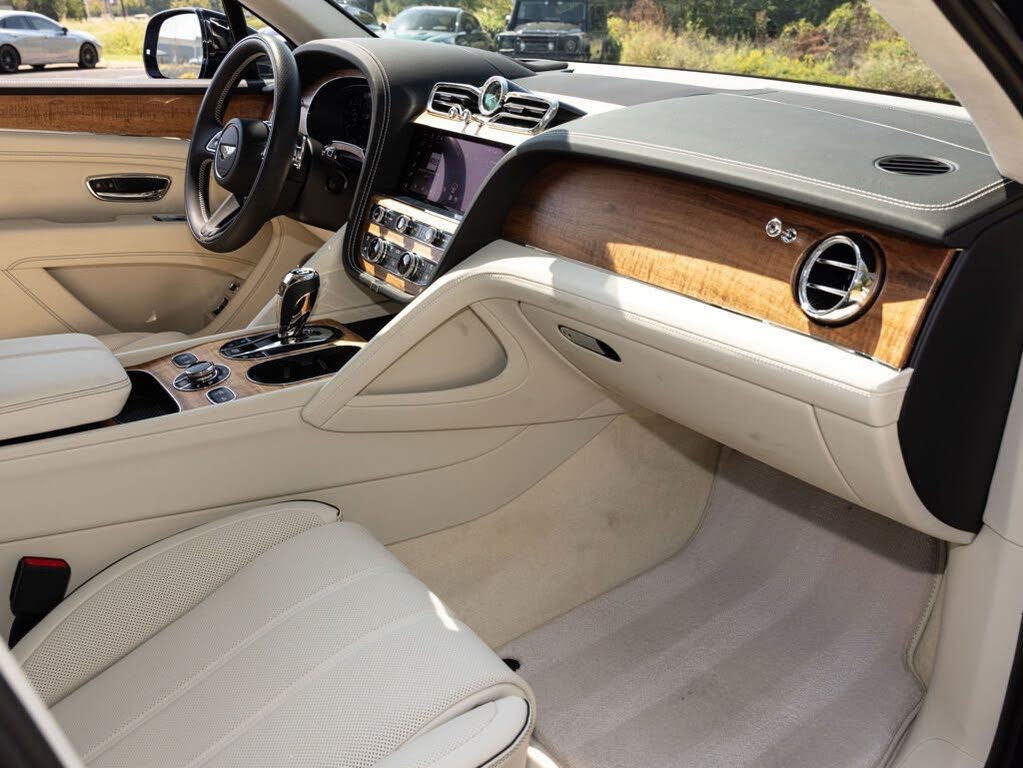 2025 Bentley Bentayga V8 AWD photo 4