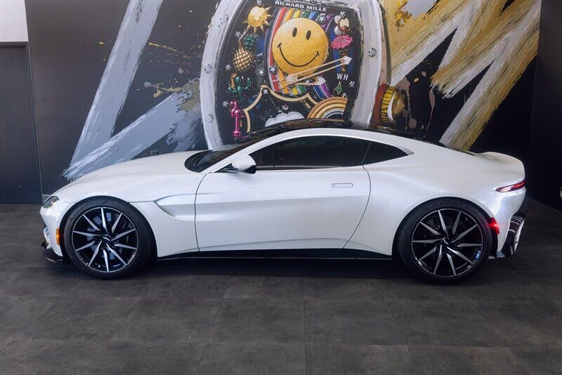 2019 Aston Martin Vantage RWD photo 2
