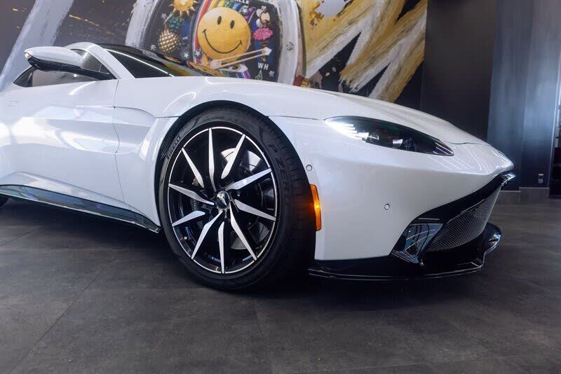 2019 Aston Martin Vantage RWD photo 11