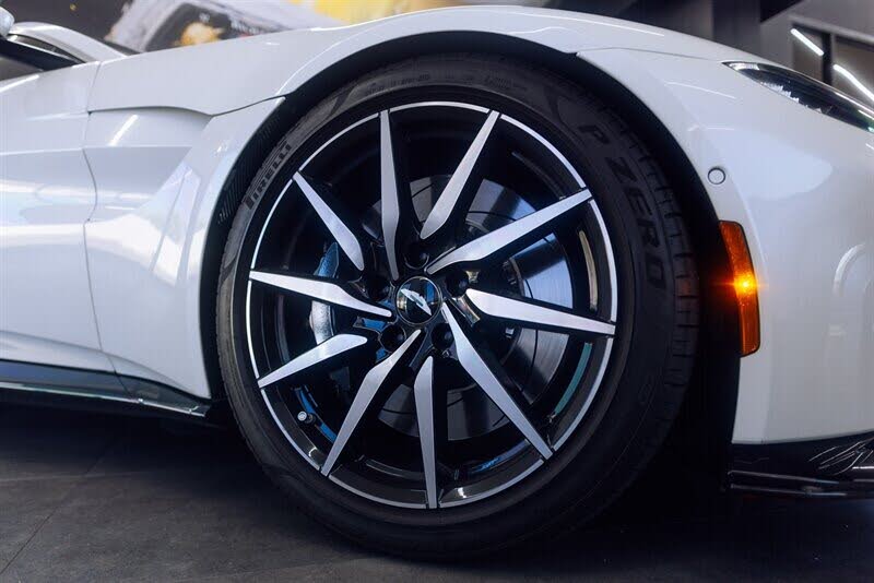 2019 Aston Martin Vantage RWD photo 12