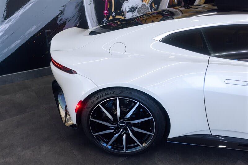 2019 Aston Martin Vantage RWD photo 18