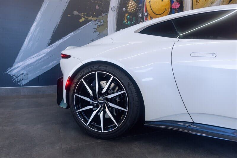 2019 Aston Martin Vantage RWD photo 19