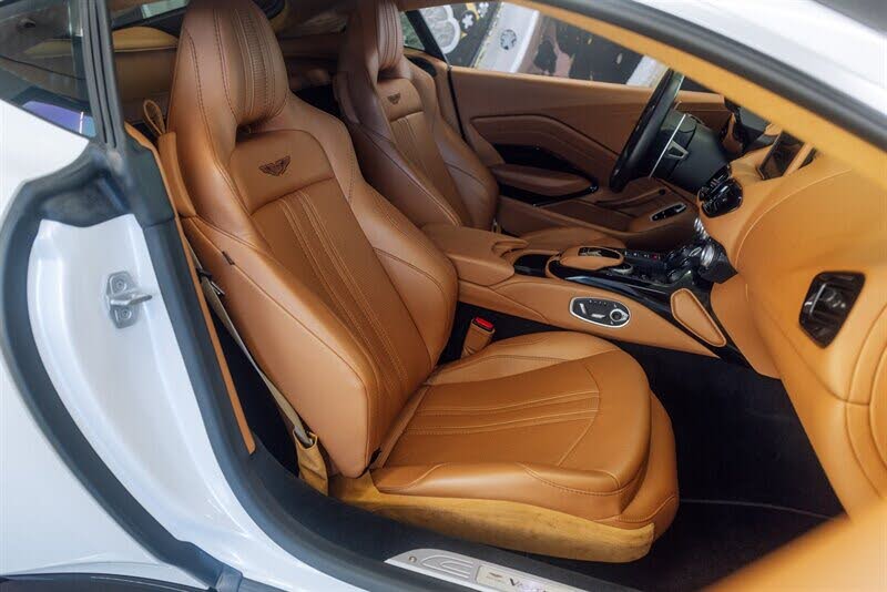 2019 Aston Martin Vantage RWD photo 20