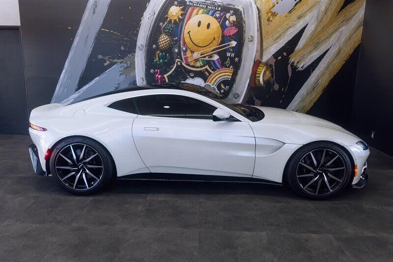 2019 Aston Martin Vantage RWD photo 4