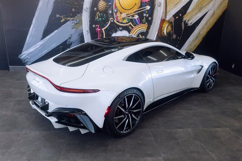 2019 Aston Martin Vantage RWD photo 5