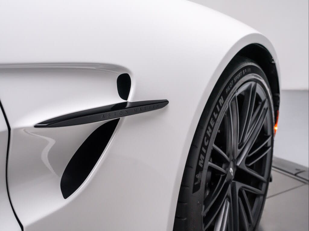 2025 Aston Martin Vantage Coupe RWD photo 17