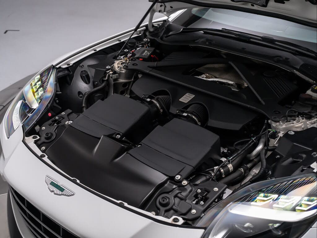 2025 Aston Martin Vantage Coupe RWD photo 18